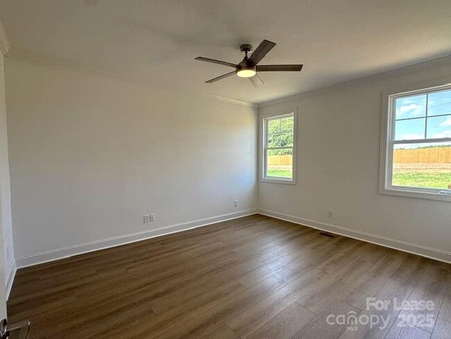 Building Photo - 8070 Blackwood Rd