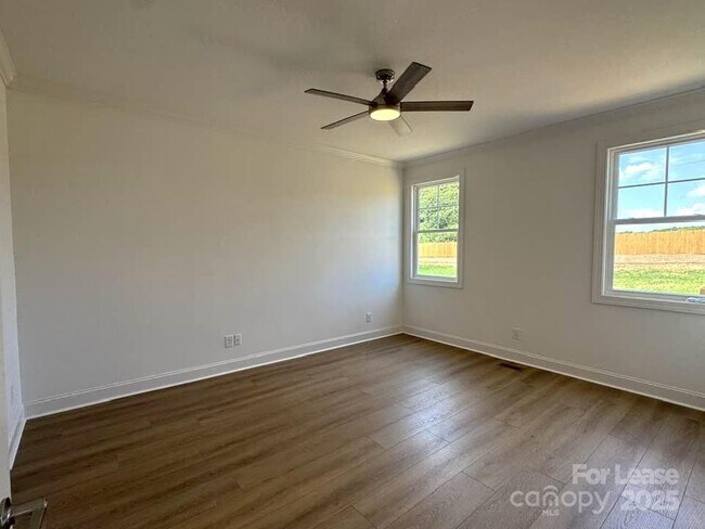Building Photo - 8086 Blackwood Rd