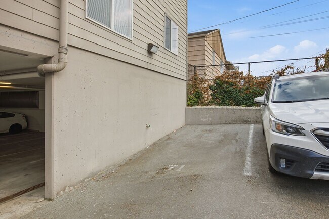 Building Photo - 4831 Fauntleroy Wy SW