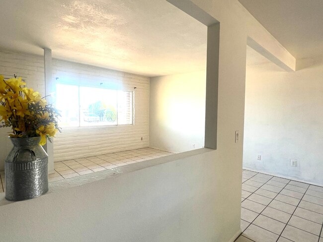 Building Photo - 2328 W Las Lomitas