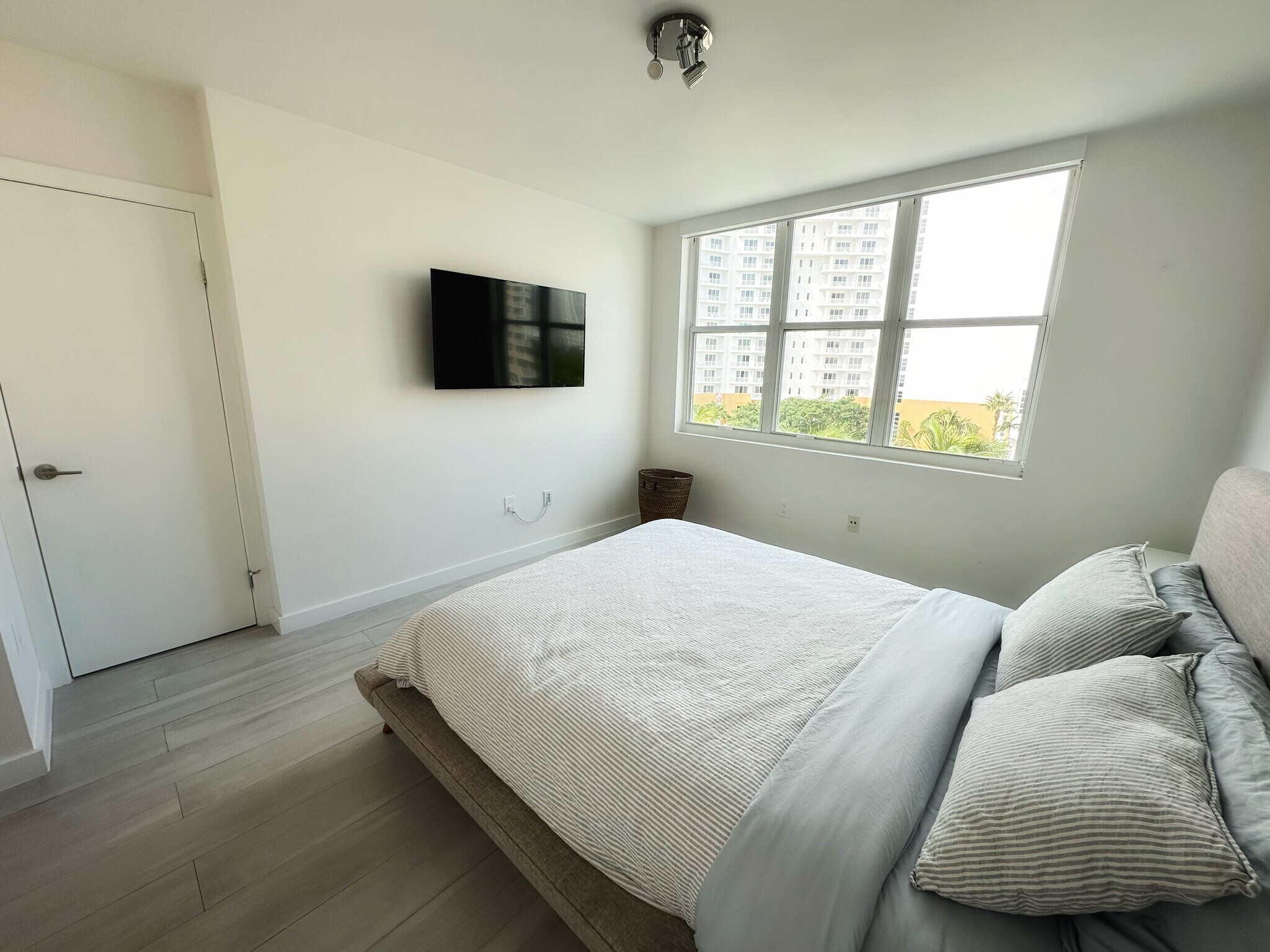 Building Photo - 800 Claughton Island Dr