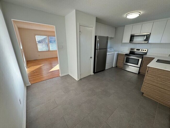 Building Photo - Adorable 2 Bed 1 Bath Town Home at Lupton Flats