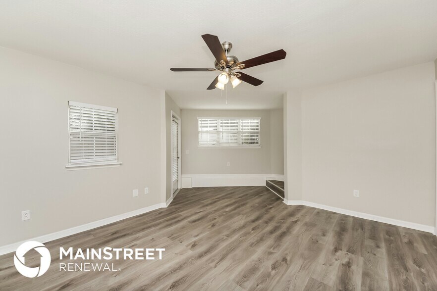 Building Photo - 604 Prairie Lake Dr