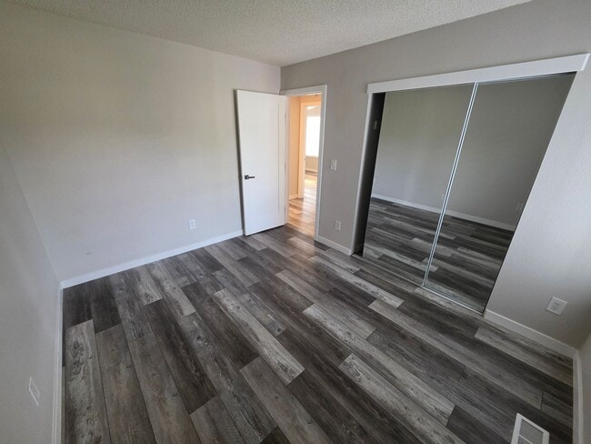 Building Photo - 6094 S Kingston Cir