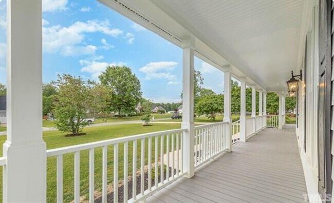 Building Photo - Fantastic Angier Home
