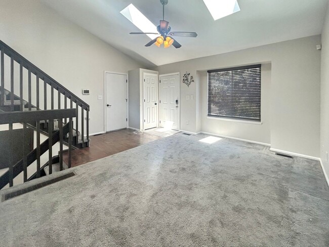 Building Photo - $0 DEPOSIT OPTION. DESIRABLE DAKOTA STATION SPLIT-LEVEL HOME WITH 3 BEDROOMS, 2 BATHS, AND SPACIO...