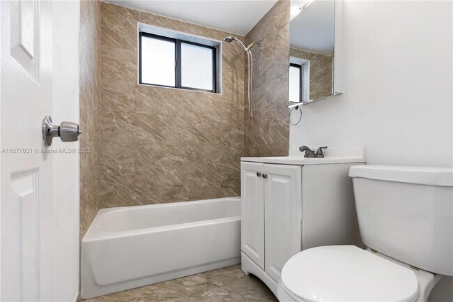 Building Photo - 1035 SW 4th St