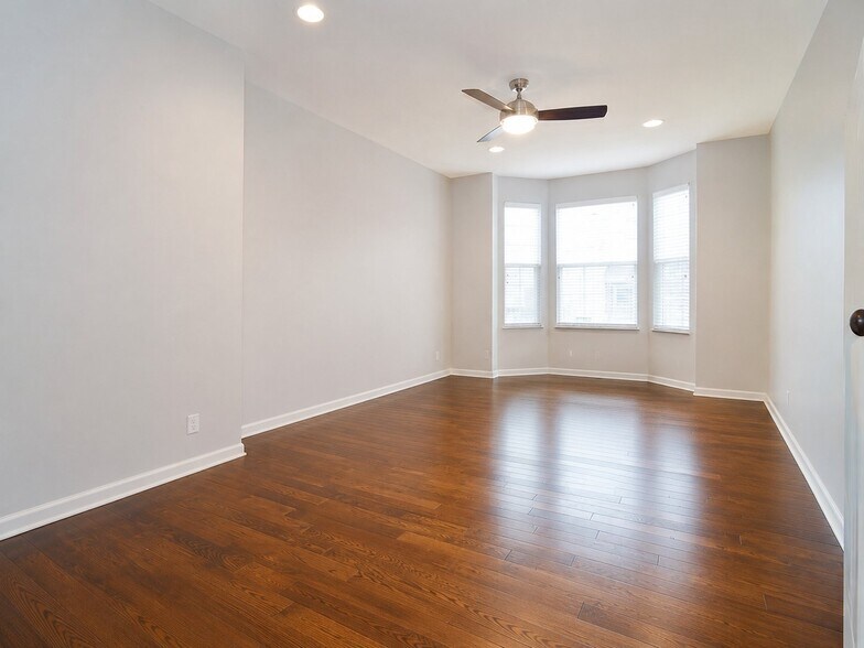 Building Photo - 1641 Dogwood Ln