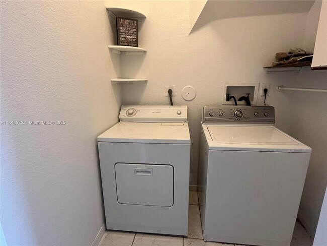 Building Photo - 1413 SW 158th Ave