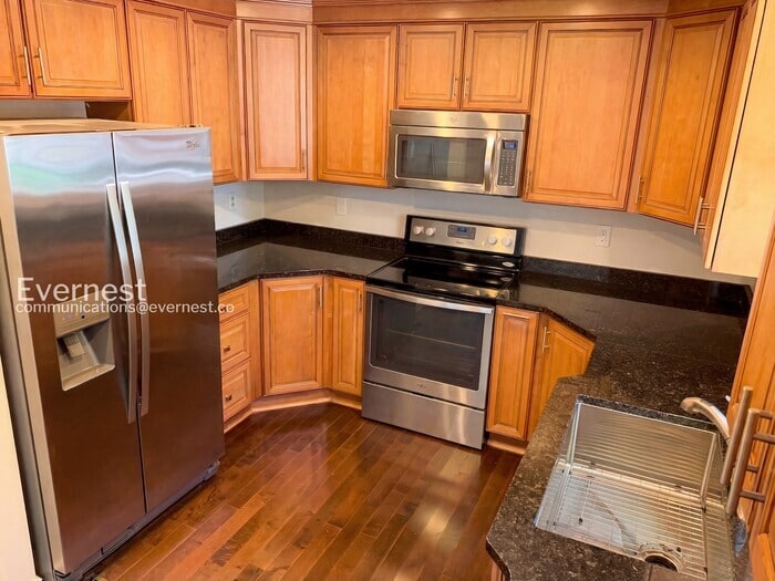 Building Photo - 2316 Horsley Dr