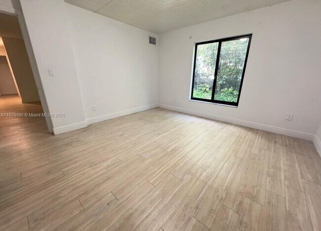 Building Photo - 2201 Brickell Ave