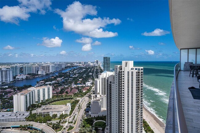 Building Photo - 18975 Collins Ave