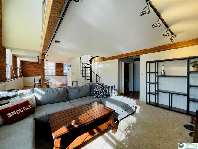 Building Photo - 101 W Race St