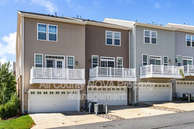 Building Photo - 2908 Pinebrook Rd