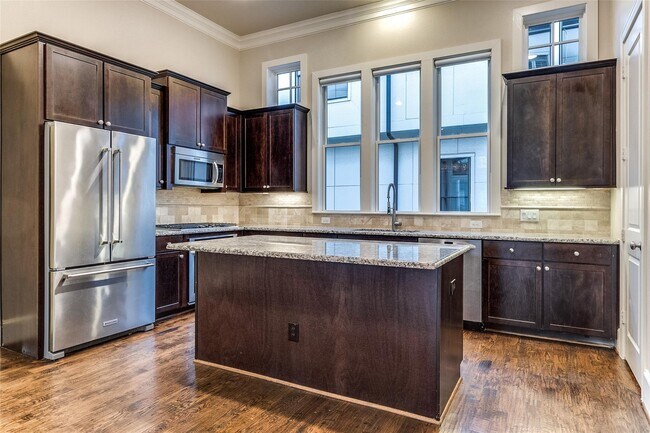 Building Photo - 2186 Aylesport Dr