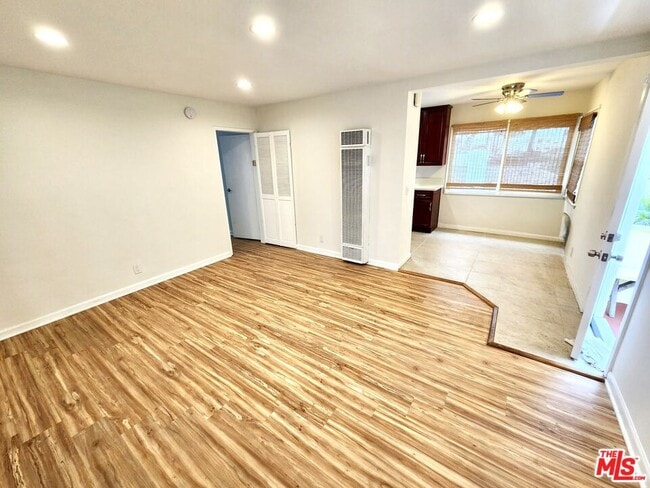 Building Photo - 947 Victoria Ave