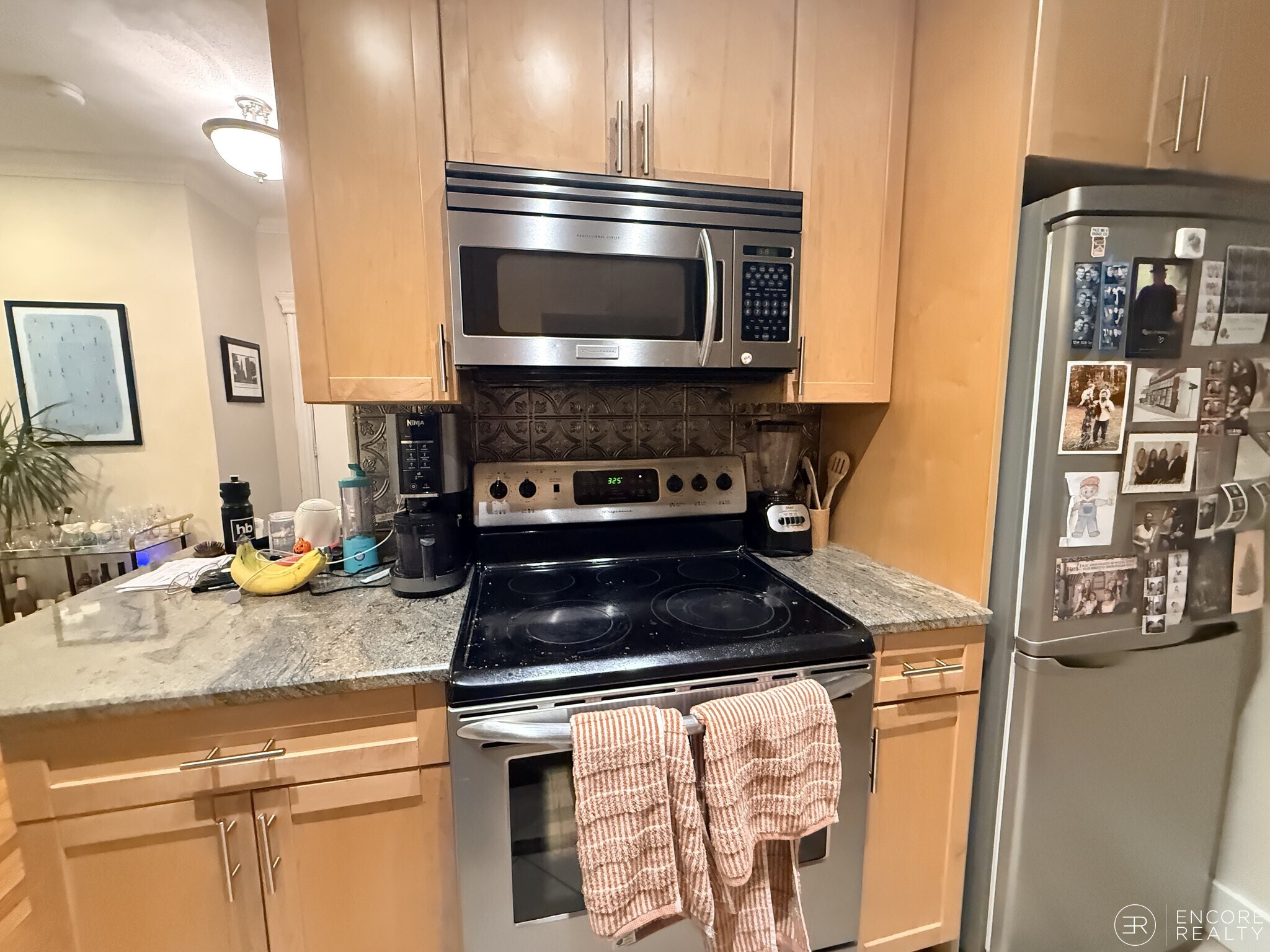 Building Photo - 61 Park Dr