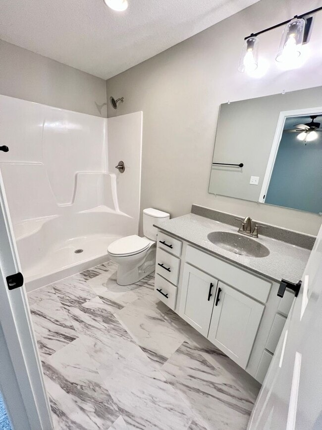 Building Photo - Newly Built 4 Bed/4.5 Bath in Central MHK