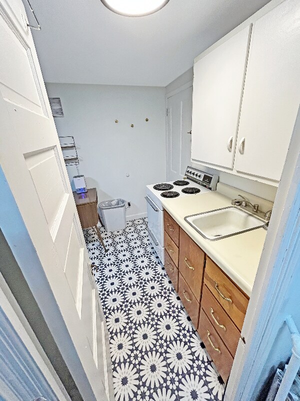 Building Photo - 208 2nd St S