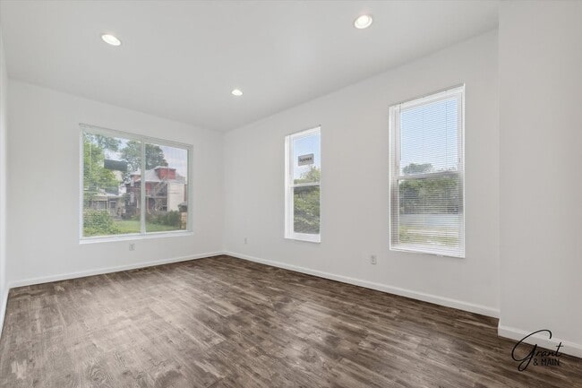 Building Photo - $1,995 - North End 4 Bedroom/ 1.5 bathroom...