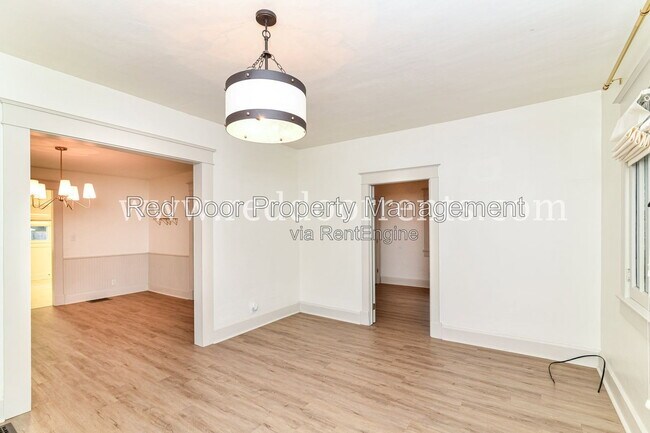 Building Photo - 1028 N Kealing Ave