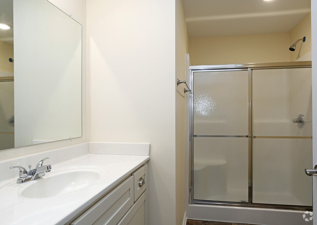 3br,2ba-1181sf bathroom - Ryder Downs Apartments
