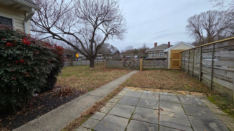 Building Photo - 712 N Washington St