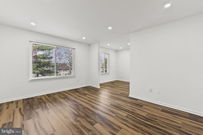 Building Photo - 8234 Stationhouse Ct