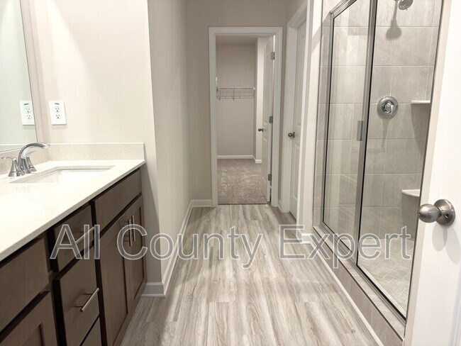 Building Photo - 823 Misty Holw Trl