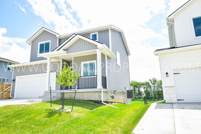 Building Photo - 3 Bedroom, 3 Bath Newer Build Home In Norwalk