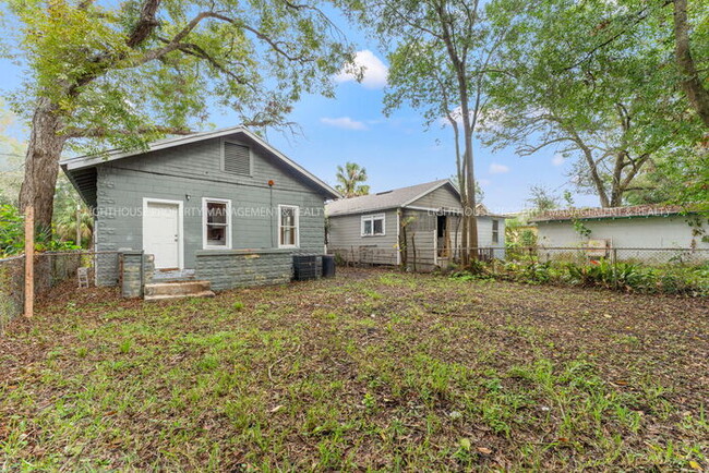 Building Photo - Renovated 3 Bed/1 Bath Home with Fenced Yard!