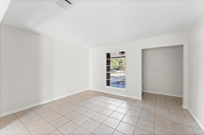 Building Photo - 3427 Dovie Dr