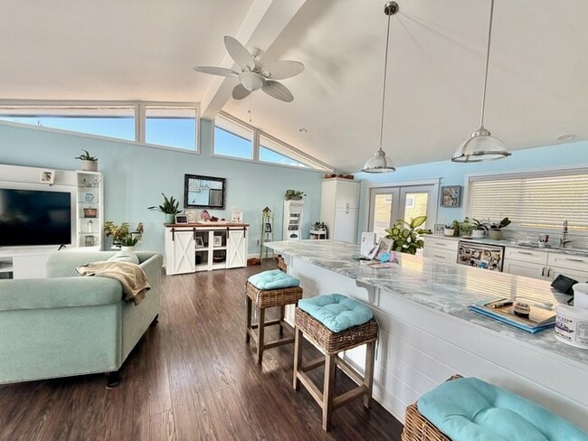 Building Photo - 603 Pelican Dr