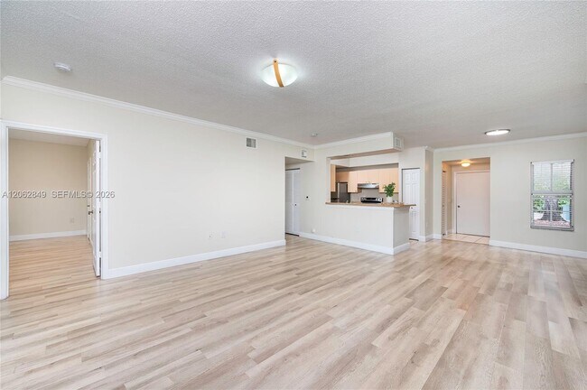 Building Photo - 2482 Centergate Dr