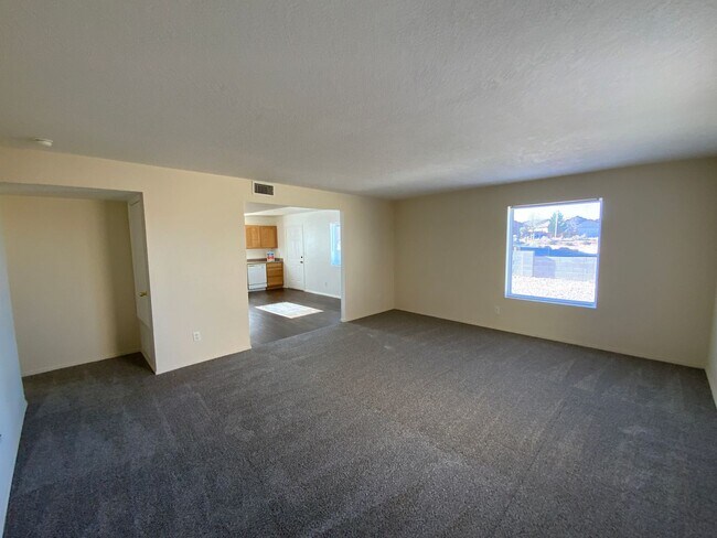 Building Photo - 3 Bedroom Single Story Home Near Northern Blvd NE & Loma Colorado Blvd NE!