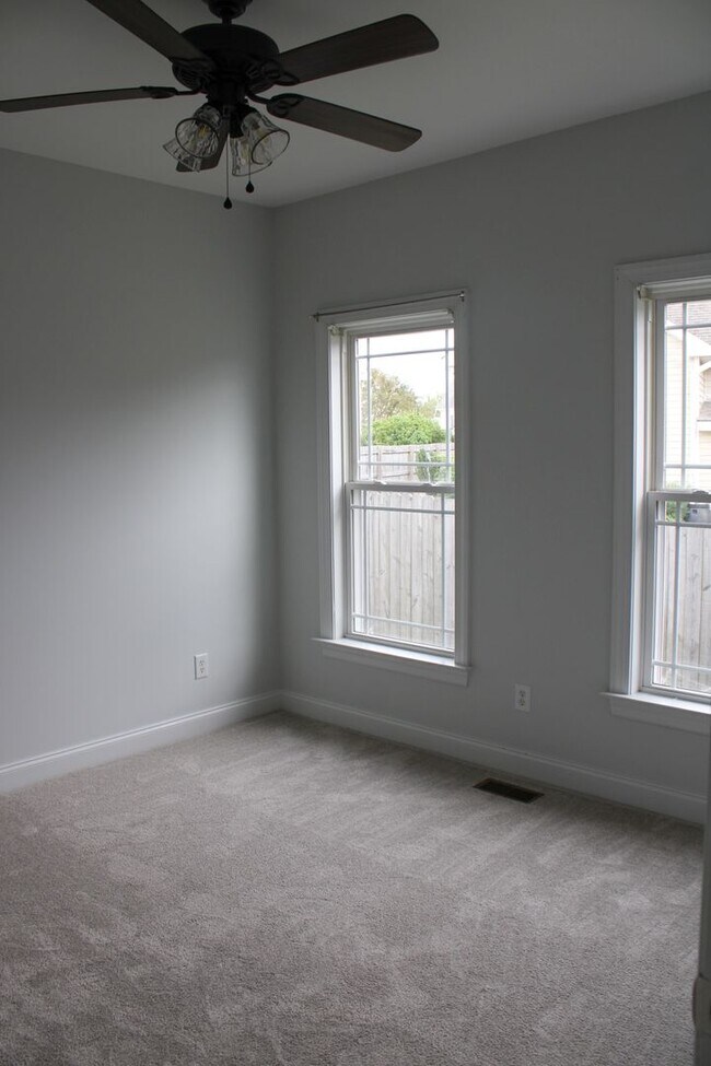 Building Photo - 3705 Warwick Pl