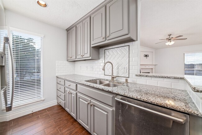 Building Photo - 2300 Augusta Dr