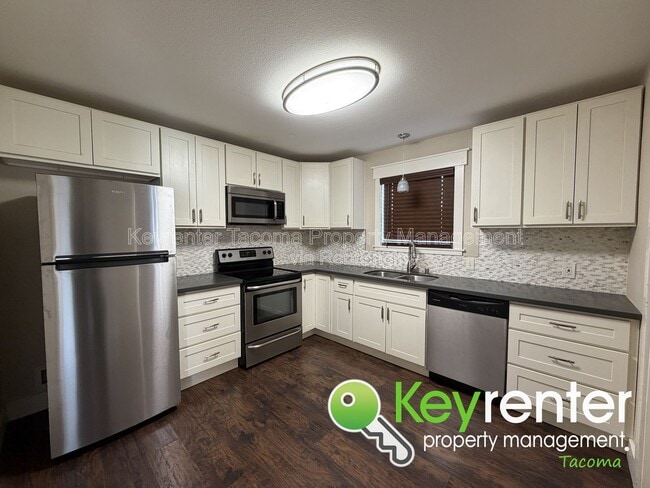 Building Photo - 2601 S 53rd St