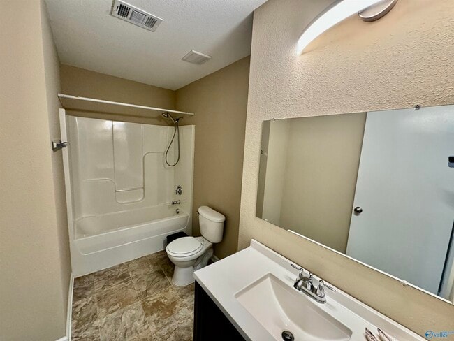 Building Photo - 226 Valleyside Dr NE