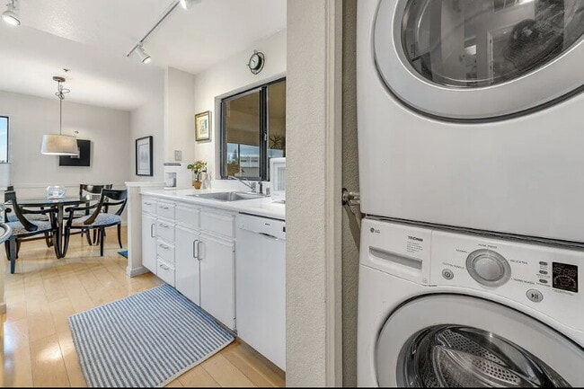 Building Photo - Move in and enjoy this amazingly located P...
