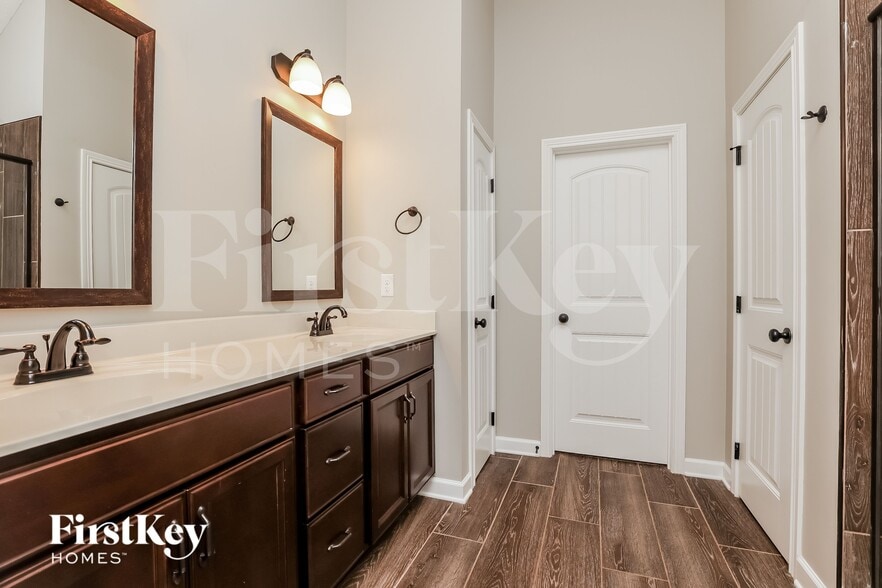 Building Photo - 1034 Christian James Ct