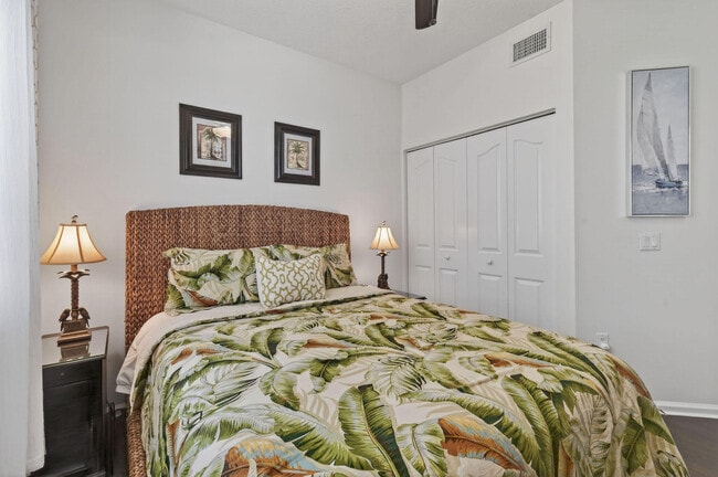 Building Photo - 3202 Myrtlewood Cir E