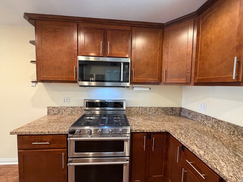 Building Photo - 5063 Argyle Dr