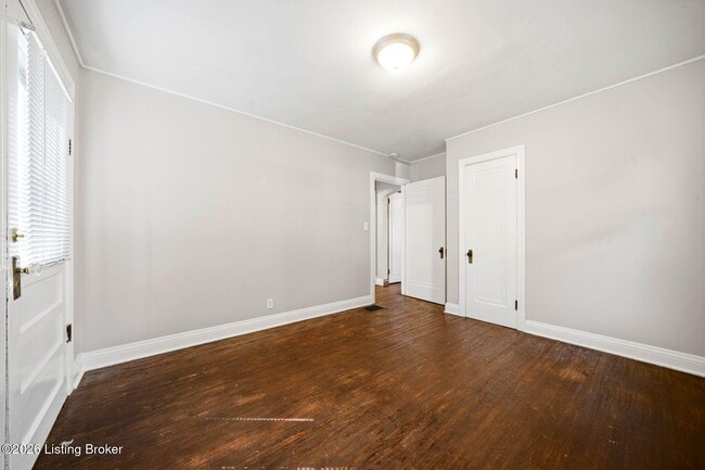 Building Photo - 1050 Oakwood Ave