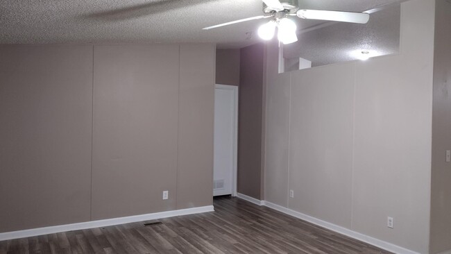 Building Photo - 814 Mercedes Benz Ct