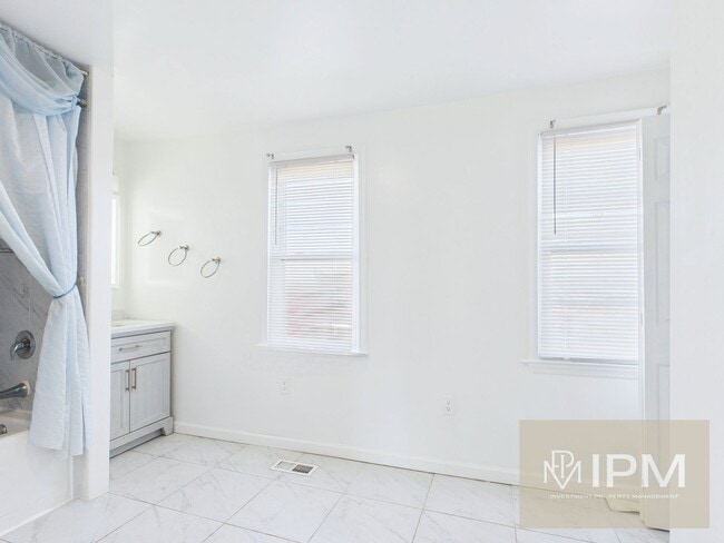 Building Photo - 1/2 OFF First Months Rent! Spacious 3 Bedr...