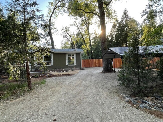Building Photo - LAKE COMBIE ACCESS. Brand New 3-Bedroom Ho...