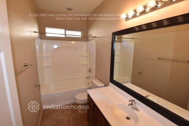 Building Photo - 10548 La Campana St