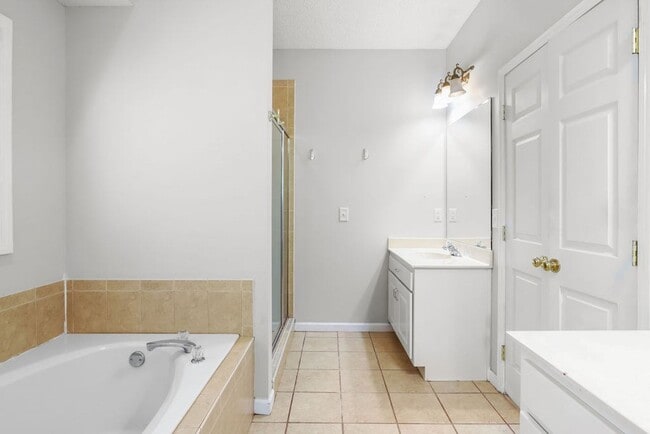 Building Photo - FOR RENT in HARRIS COUNTY with SWIMMING POOL! Available July 1st