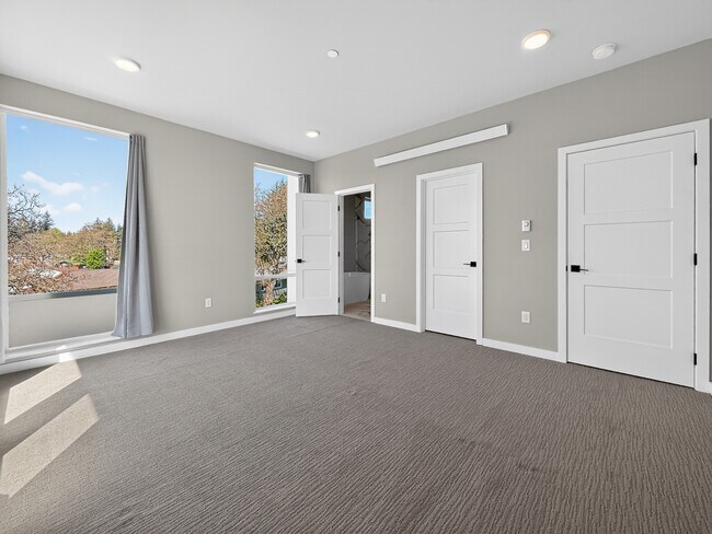Building Photo - 1232 Harrington Ave NE